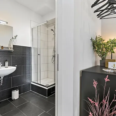 Luxomes - Stylish & New Design - Kitchen - Netflix *