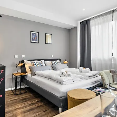 Luxomes - Stylish & New Design - Kitchen - Netflix Apartment