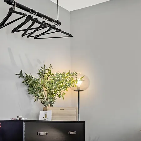 Luxomes - Stylish & New Design - Kitchen - Netflix Apartment *
